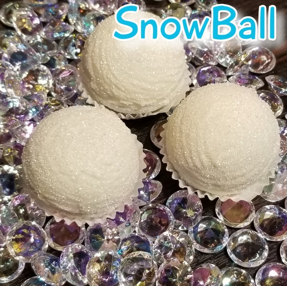 Snowball hot coco bomb